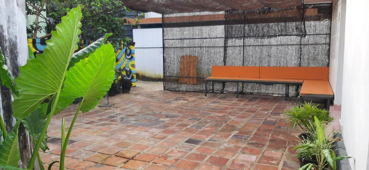 A Loft Vandrarhem Alappuzha Exteriör bild